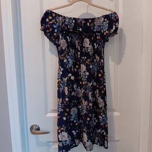 Flowered off the should dress‎ - Size medium to Large